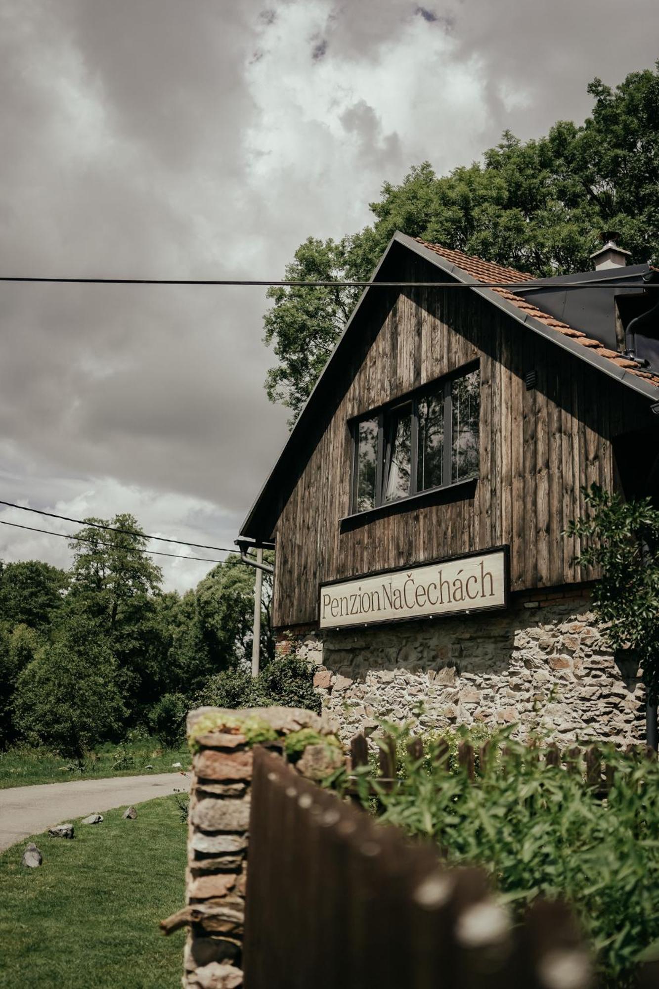 Restaurant A Penzion Na Cechach Hotel Korouhev Kültér fotó