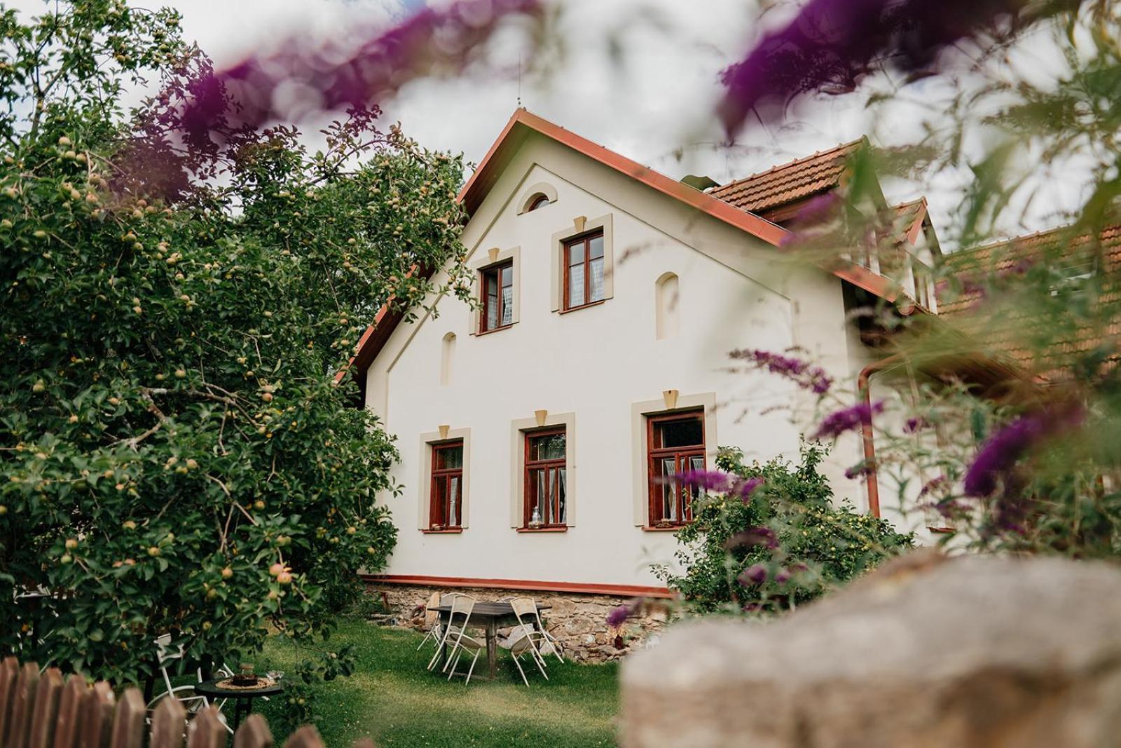 Restaurant A Penzion Na Cechach Hotel Korouhev Kültér fotó